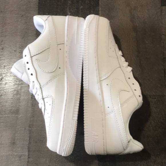 Nike Air Force 1s 07 All White Lows 315008-111🔥👟 - Picture 5 of 7